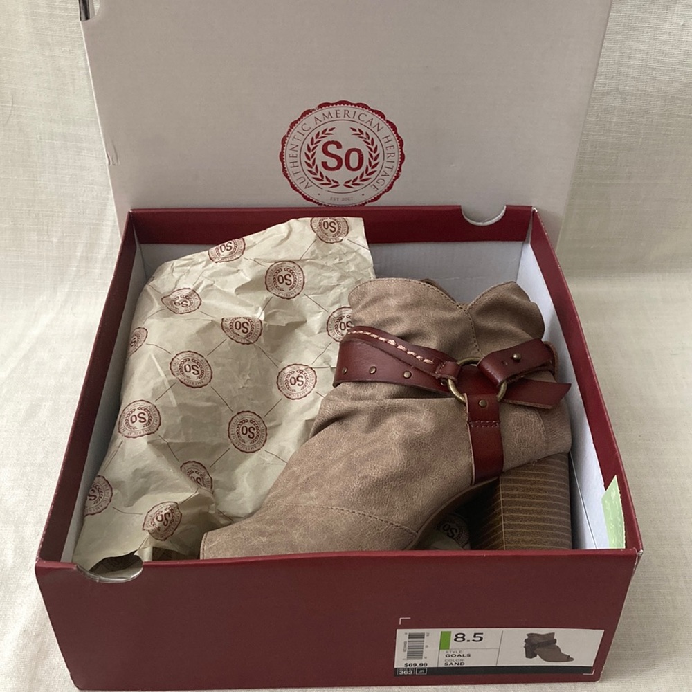Women’s tan heeled booties. Brand new